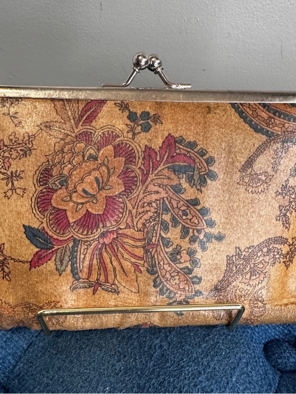 Floral Print Women's Kiss lock Clutch - Picture 9 of 10